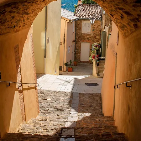 Happy Tropez, Au Coeur Du Village De